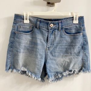 Vanilla star distressed jean shorts